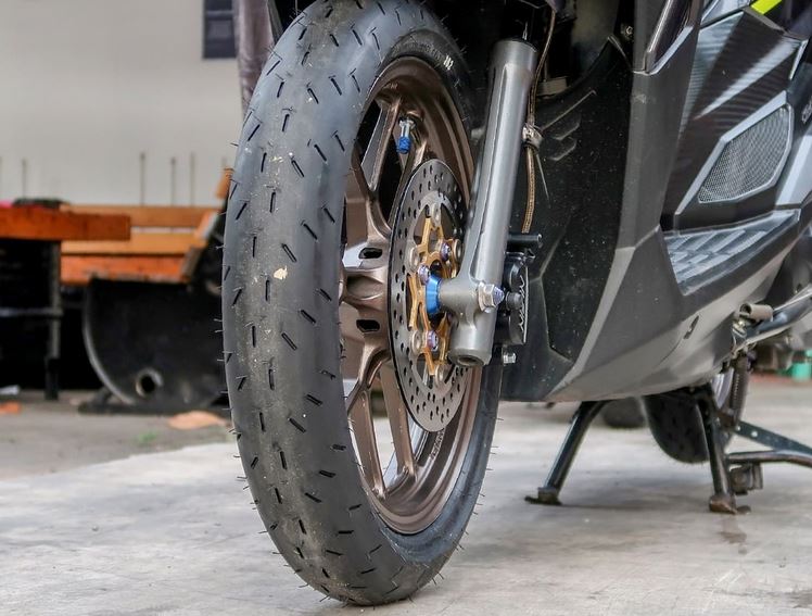 10 Rekomendasi Merek Ban Motor yang Bagus dan Awet - Koran